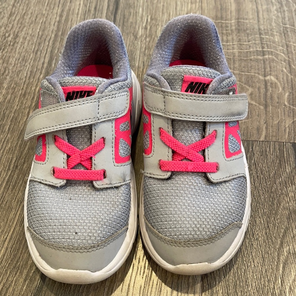 Used toddler Nike sneaker size 10